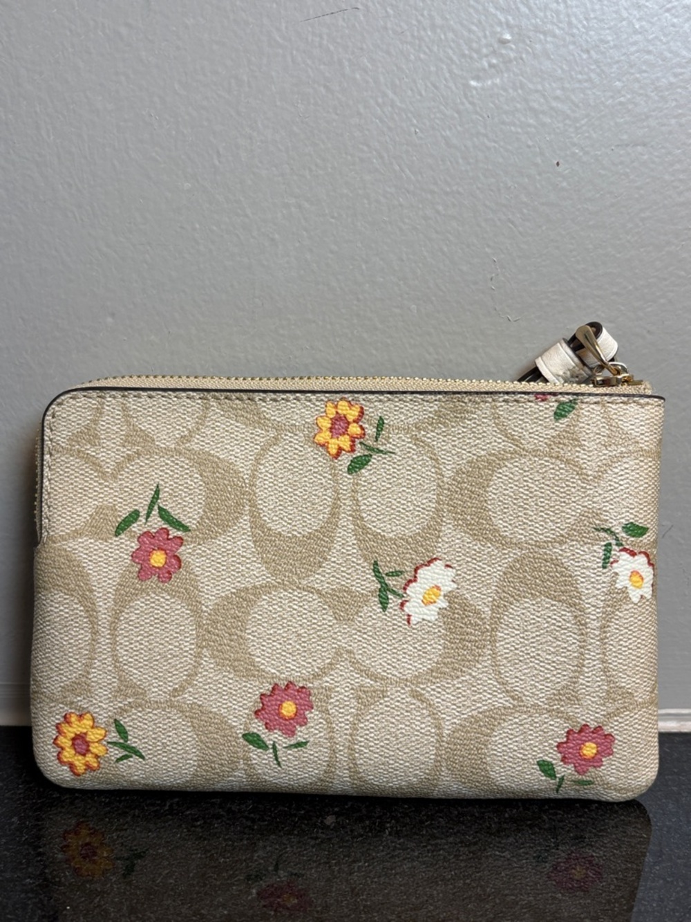 Coach Beige Floral Signature Wristlet with White Strap and Gold Logo - Picture 2 of 10